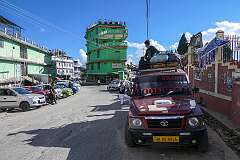 A Tata Sumo, public transport, in Bomdila, with Hotel Green View.