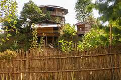 A traditional house along the road from Kardo to Hapoli.
