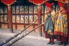 Two monks playing the “Duncheng” horns.