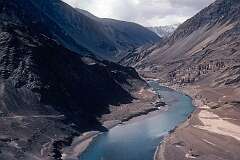 The Indus river, along the road, west of Leh towards Bazgo.