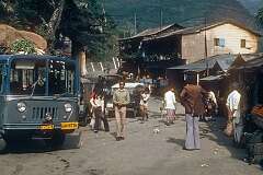 Tista bazaar (Teesta), the checkpoint for Sikkim, 32 kilometres east of Darjeeling, with the bus to Gangtok.
