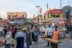 Visitors and traders near the Charminar in the heart of Hyderabad; in the background the Machli Kaman gate, one of the Char Kaman ('Four Gates').