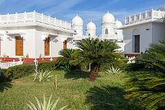 Located in the middle of Rudra Sagar Lake near Melaghar, Neermahal blends Hindu and Mughal architectural styles.