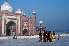 The Mehmaan khana, a grand edifice used as the Taj Mahal guest house and party space during the late 18th and 19th centuries, with a view to the Yamuna River.