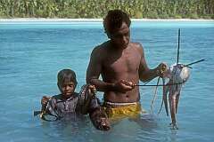 Snappy Arawatau and his son Frenny, fishing in the lagoon in Tuarabu.